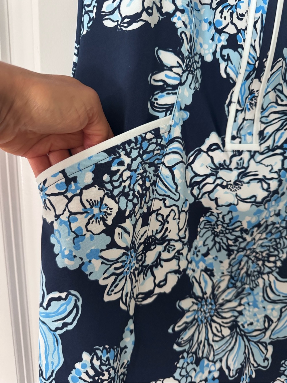 NWT Lilly Pulitzer Kathy Golf Dress UPF +50 SZ 2 Low Tide Navy Bouquet All Day - Picture 9 of 15